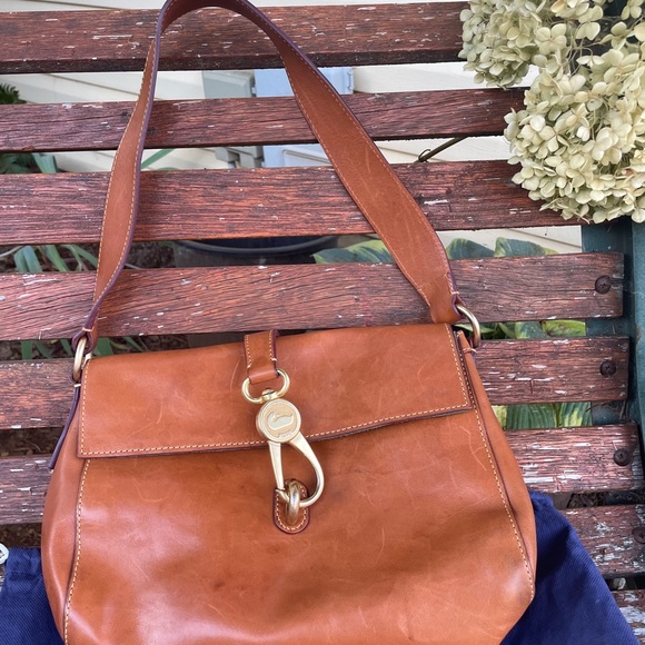 Dooney & Bourke shoulder lock bag - Picture 1 of 7